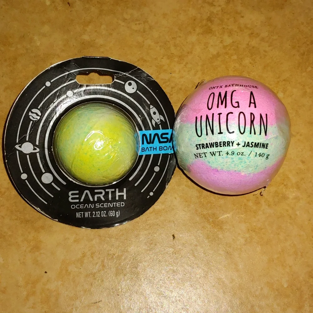 🎉🎊HOST PIC🎉🎊 NWT * BATH BOMBS * NASA BATH BOMB * OMG A UNICORN BATH BOMB 💗